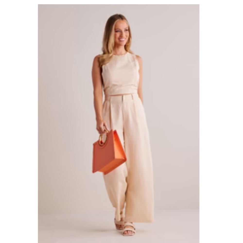 Adorable two piece set by Avara